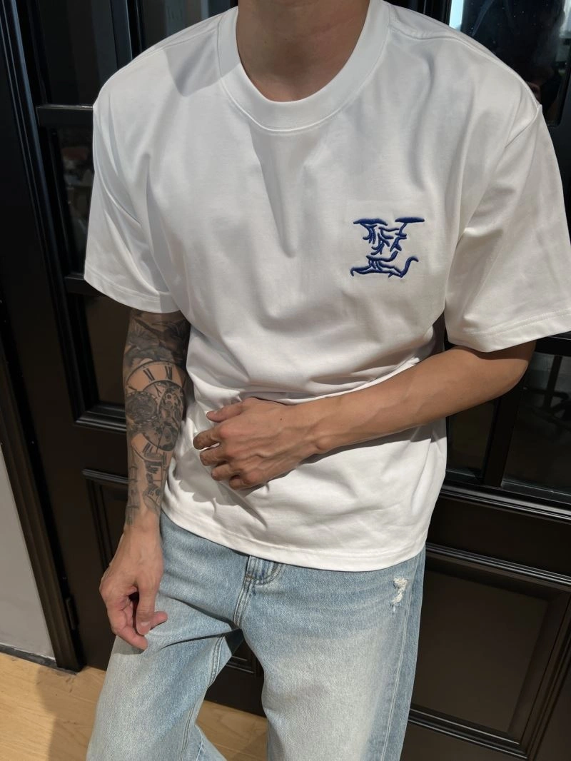 Seasonal Louis Vuitton T-Shirts 133392