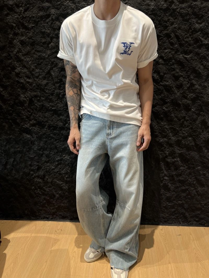 Seasonal Louis Vuitton T-Shirts 133392