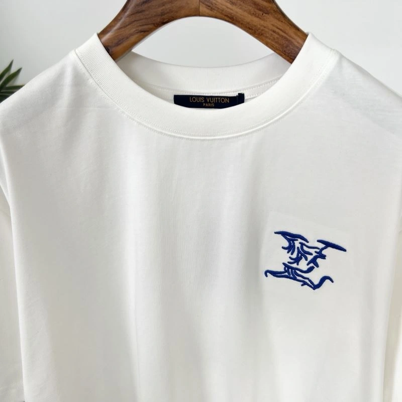 Seasonal Louis Vuitton T-Shirts 133392