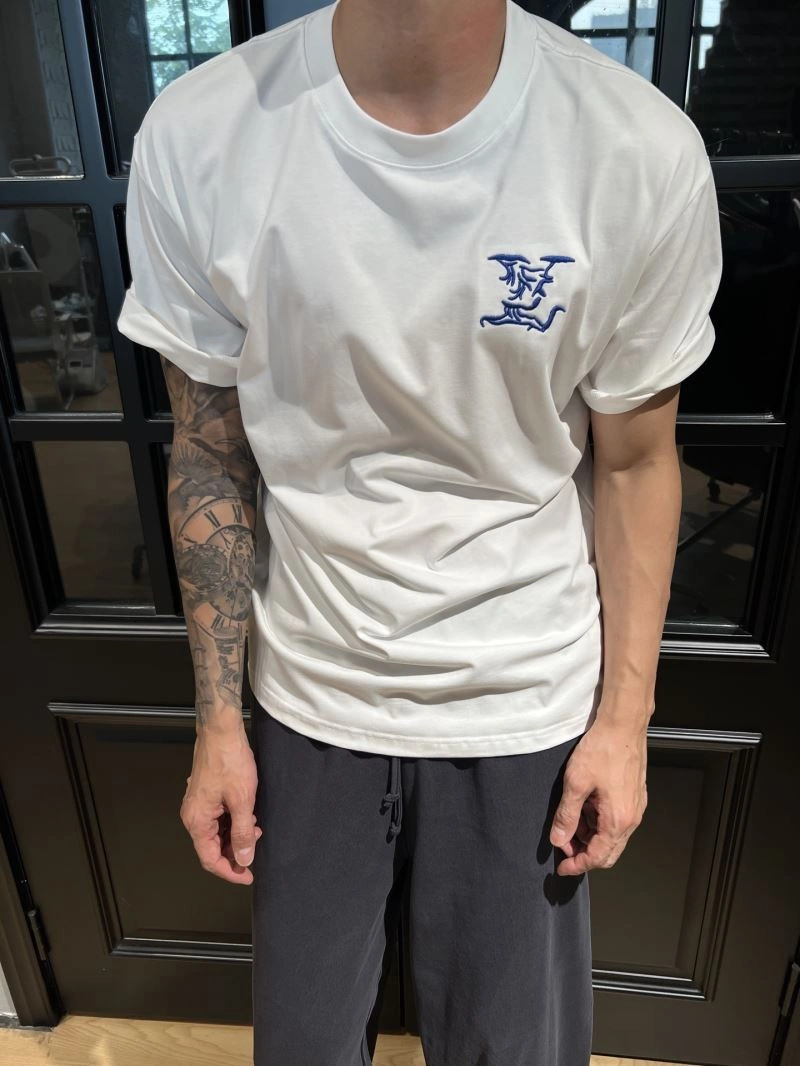 WellDesigned Louis Vuitton T-Shirts 133386