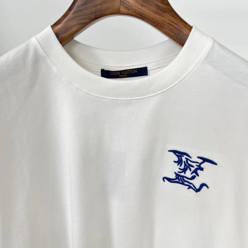 WellDesigned Louis Vuitton T-Shirts 133386