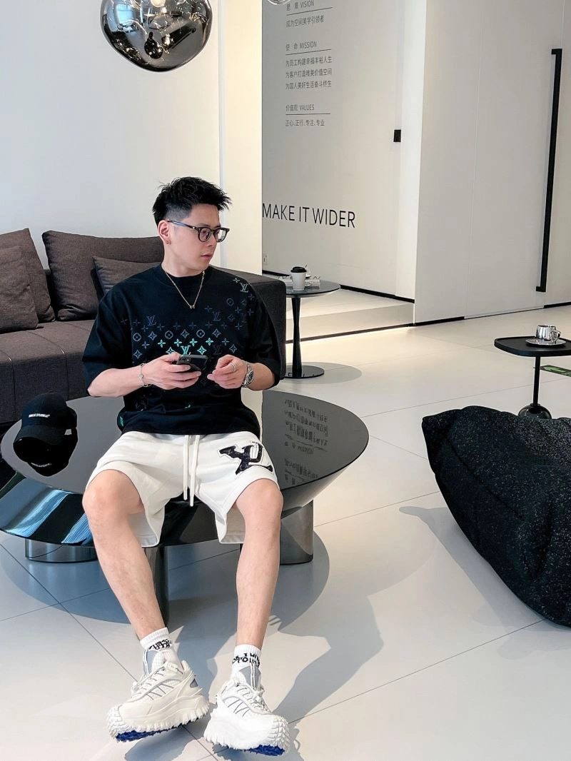 Louis Vuitton T-Shirts GoAnywhere 133355