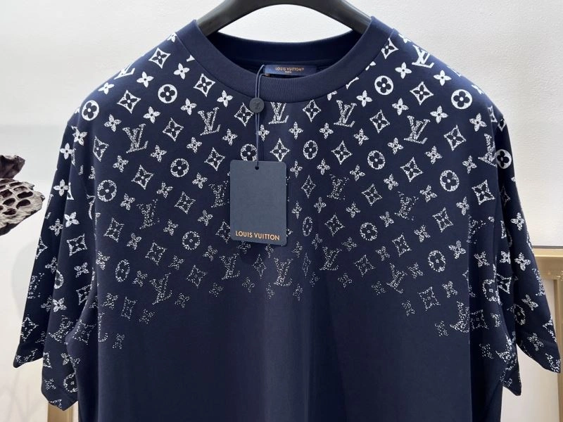 Elegant Louis Vuitton T-Shirts 133357
