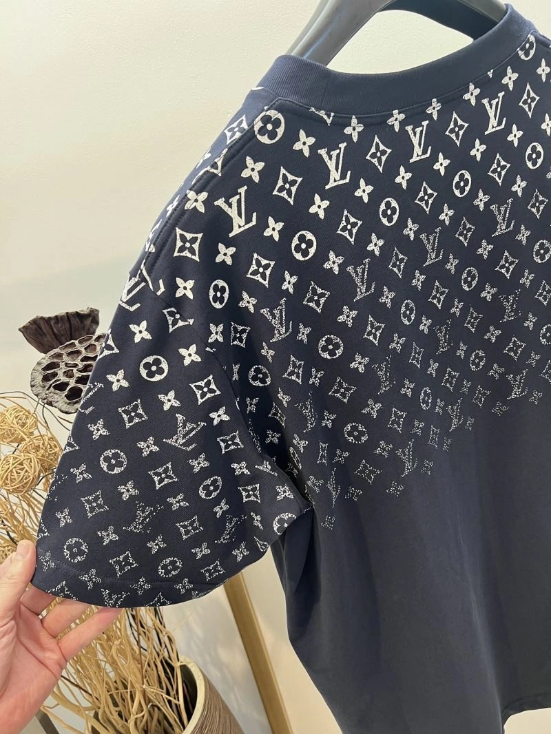 Elegant Louis Vuitton T-Shirts 133357