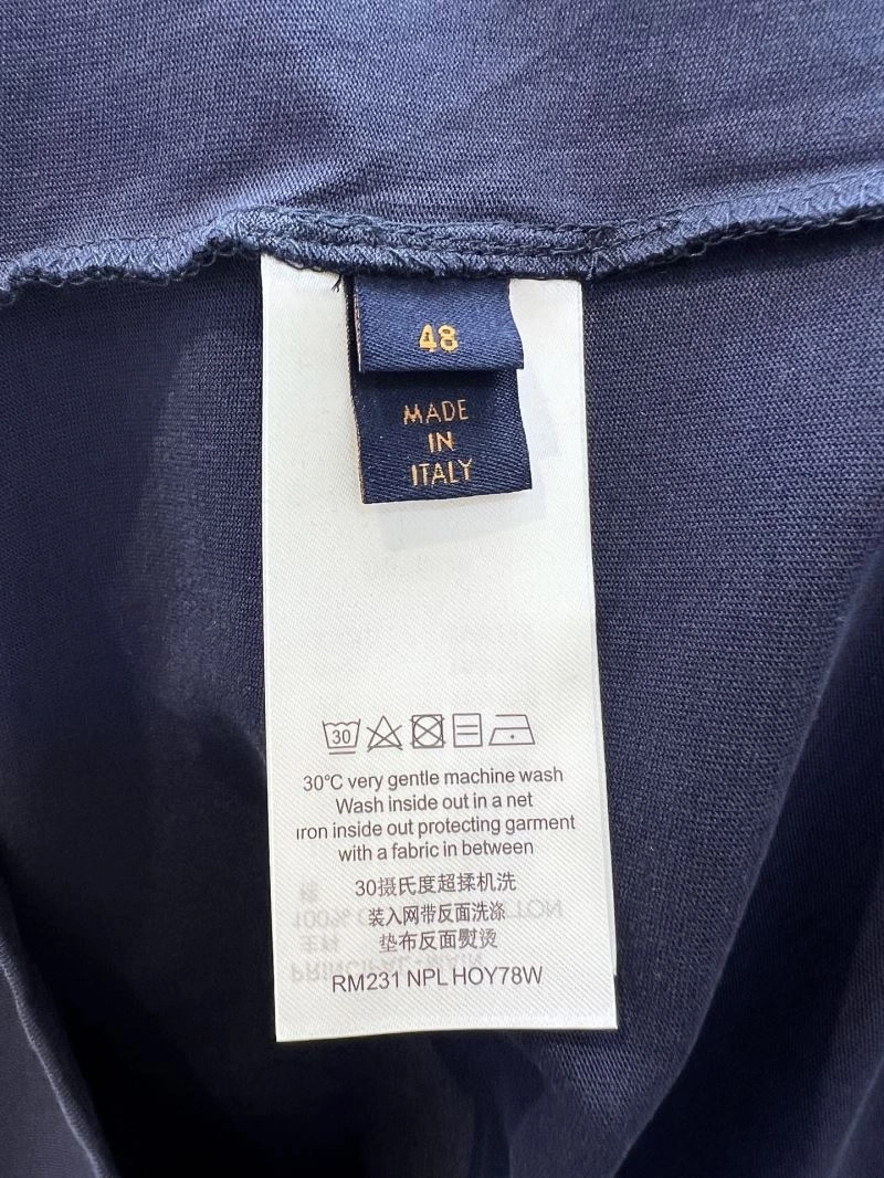 Elegant Louis Vuitton T-Shirts 133357