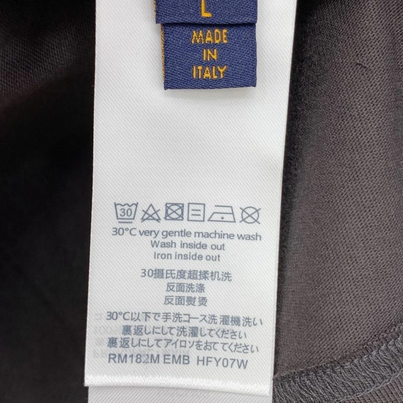 Functional Louis Vuitton T-Shirts 133380