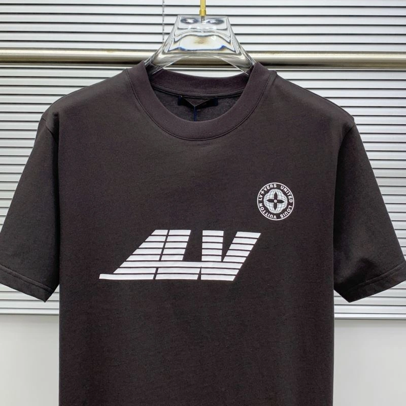 Functional Louis Vuitton T-Shirts 133380