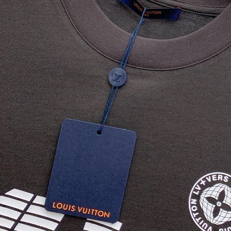 Functional Louis Vuitton T-Shirts 133380