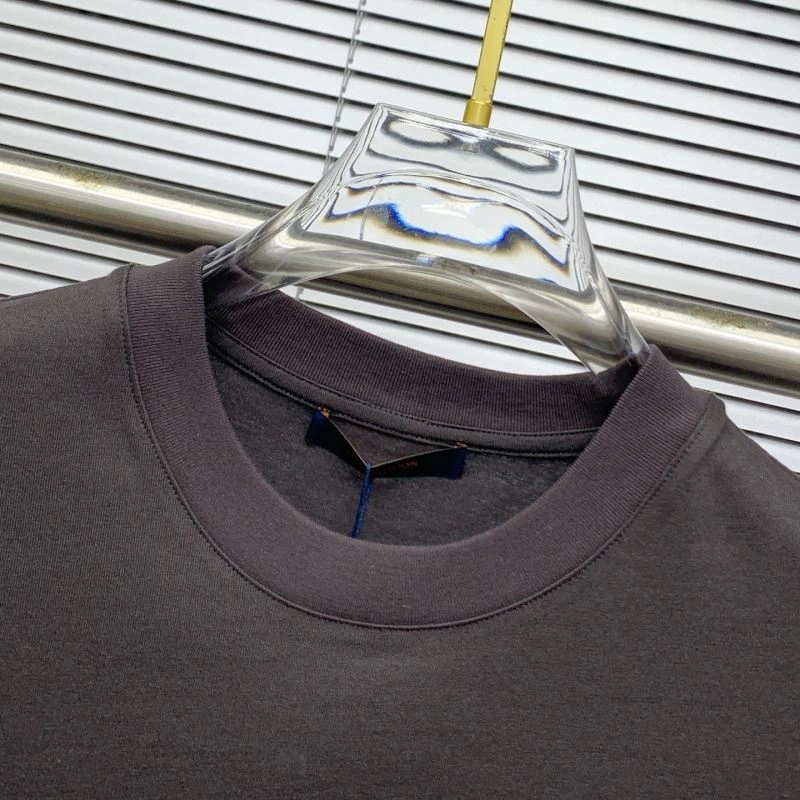 Functional Louis Vuitton T-Shirts 133380