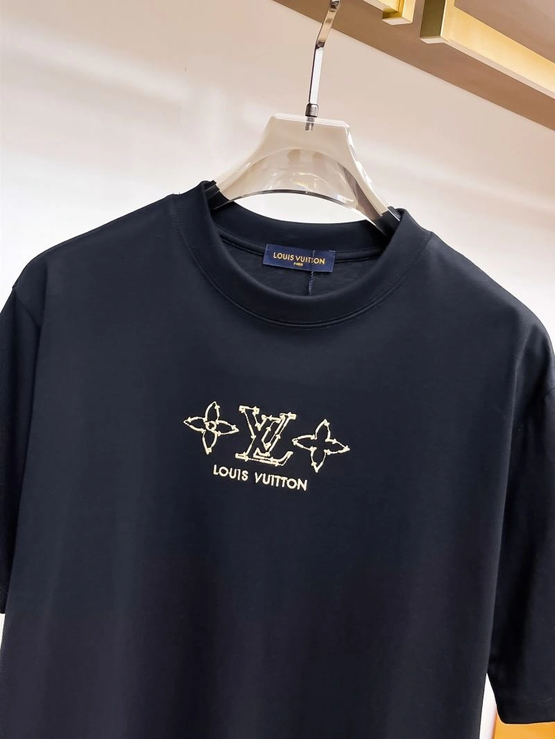 Sporty Louis Vuitton T-Shirts 133370