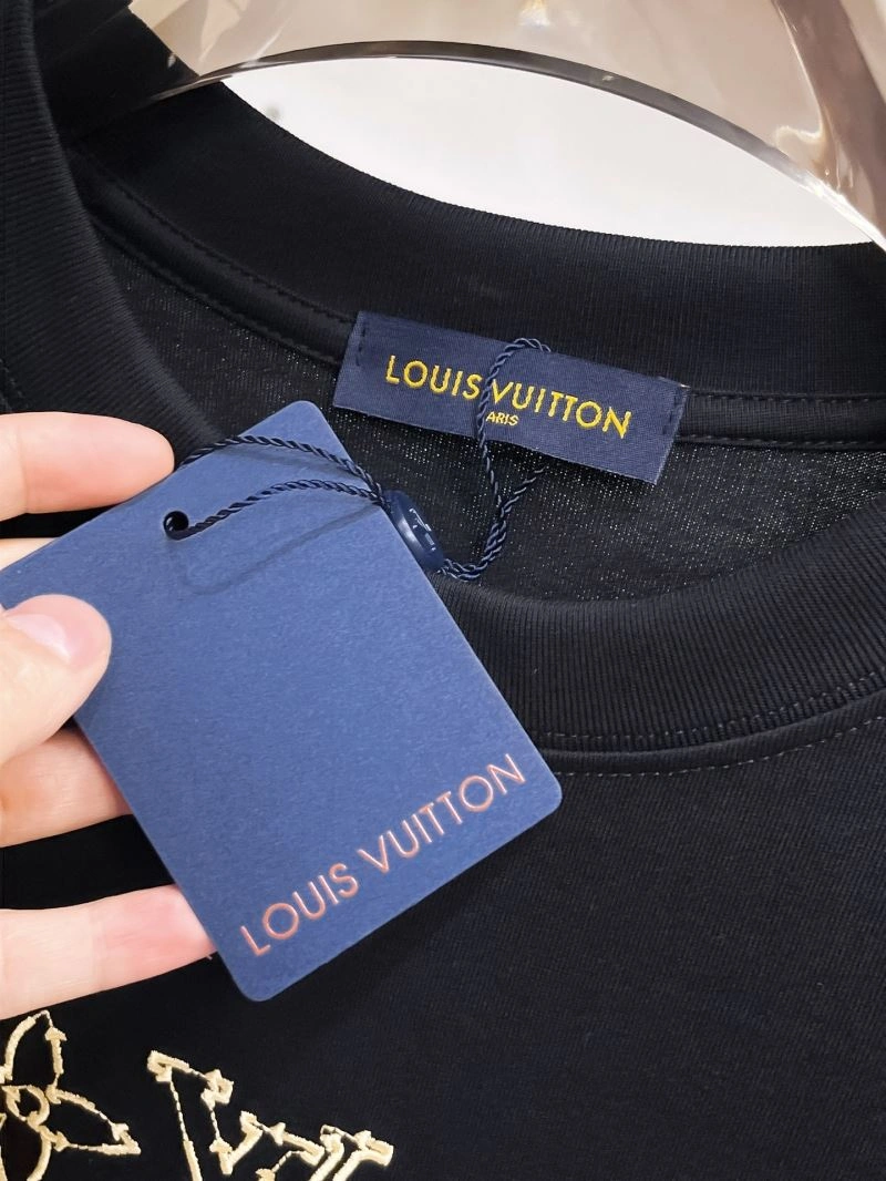 Sporty Louis Vuitton T-Shirts 133370