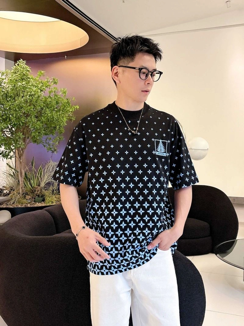 Louis Vuitton T-Shirts Trendy 133379