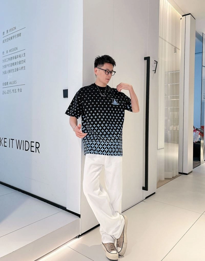 Louis Vuitton T-Shirts Trendy 133379