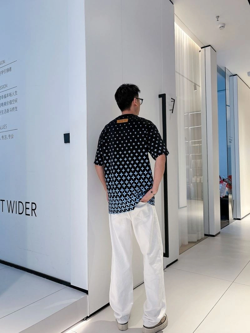 Louis Vuitton T-Shirts Trendy 133379
