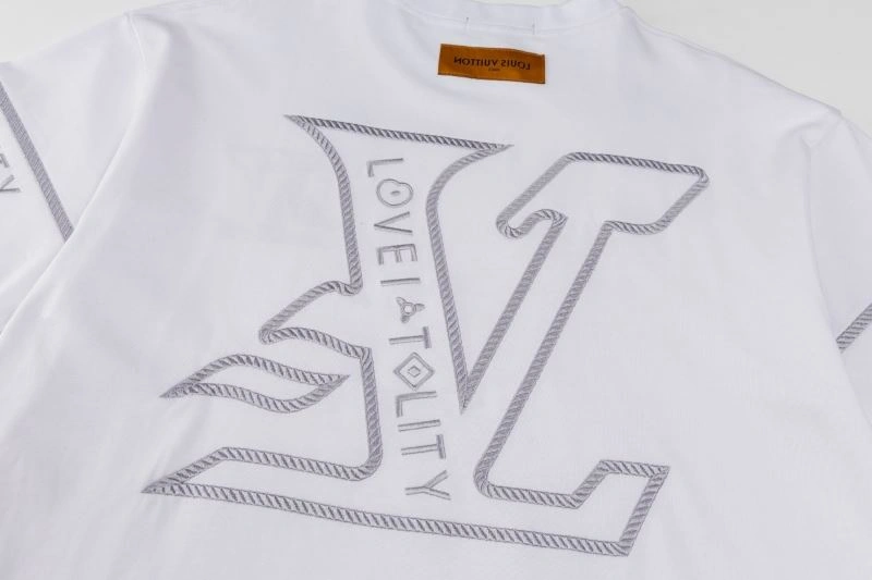 Elegant Louis Vuitton T-Shirts 133351