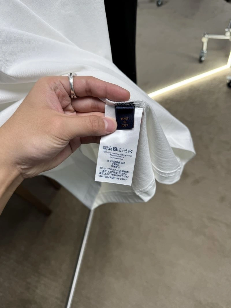 Louis Vuitton T-Shirts TravelReady 133348