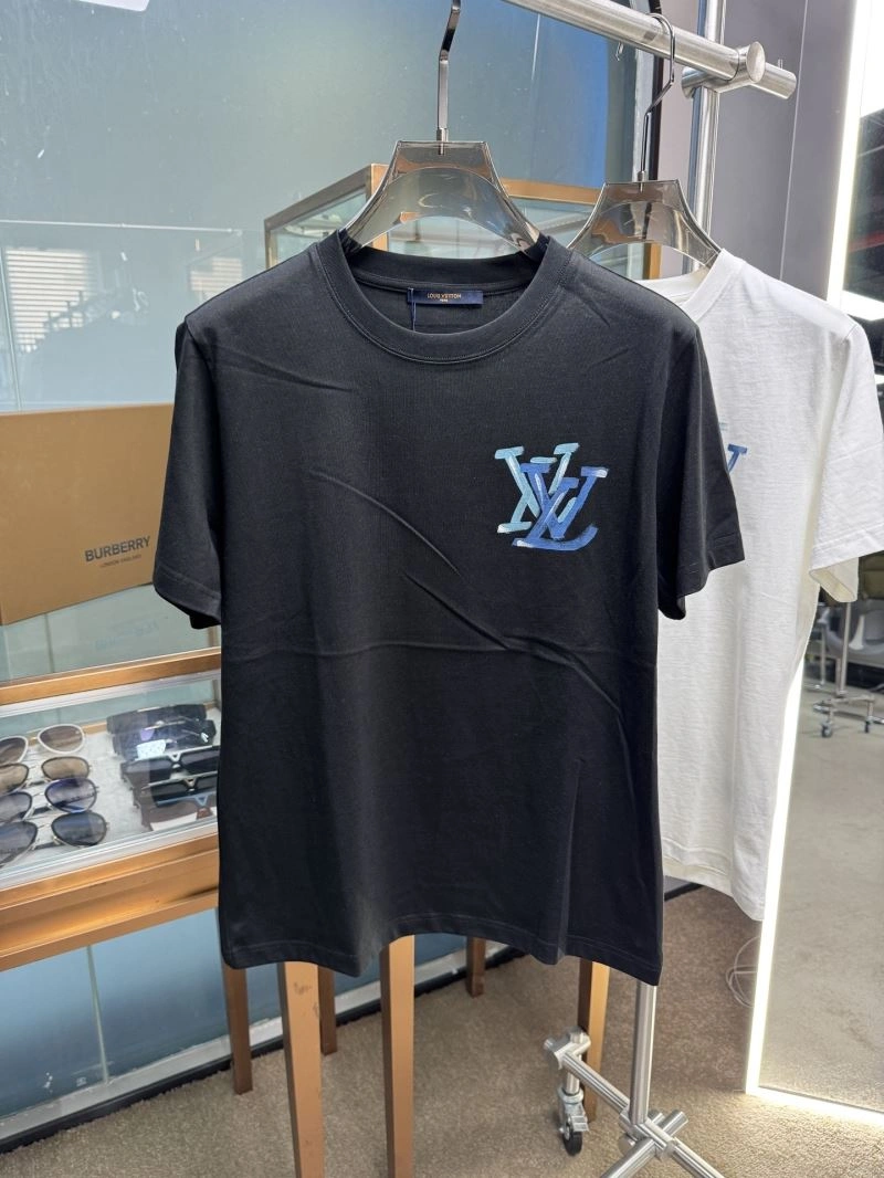 Premium Louis Vuitton T-Shirts 133346