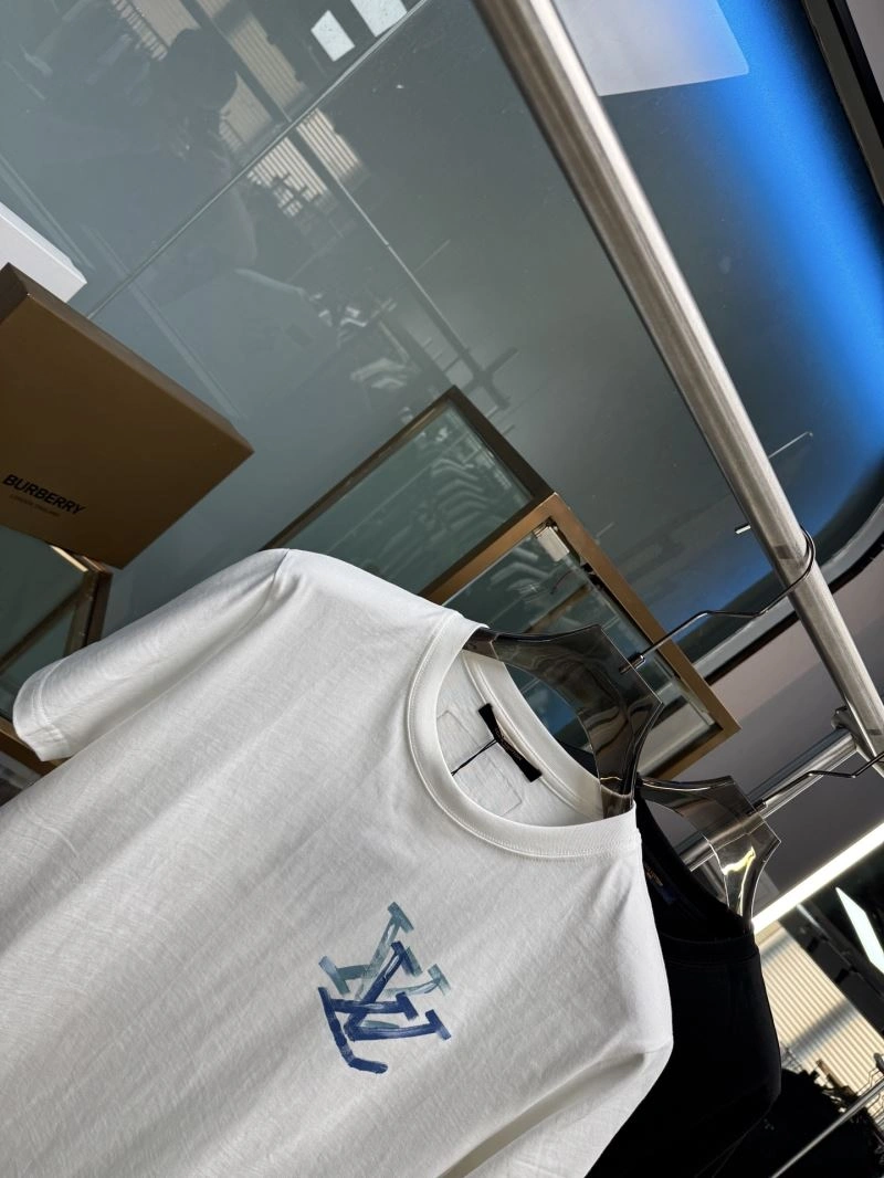 Premium Louis Vuitton T-Shirts 133346