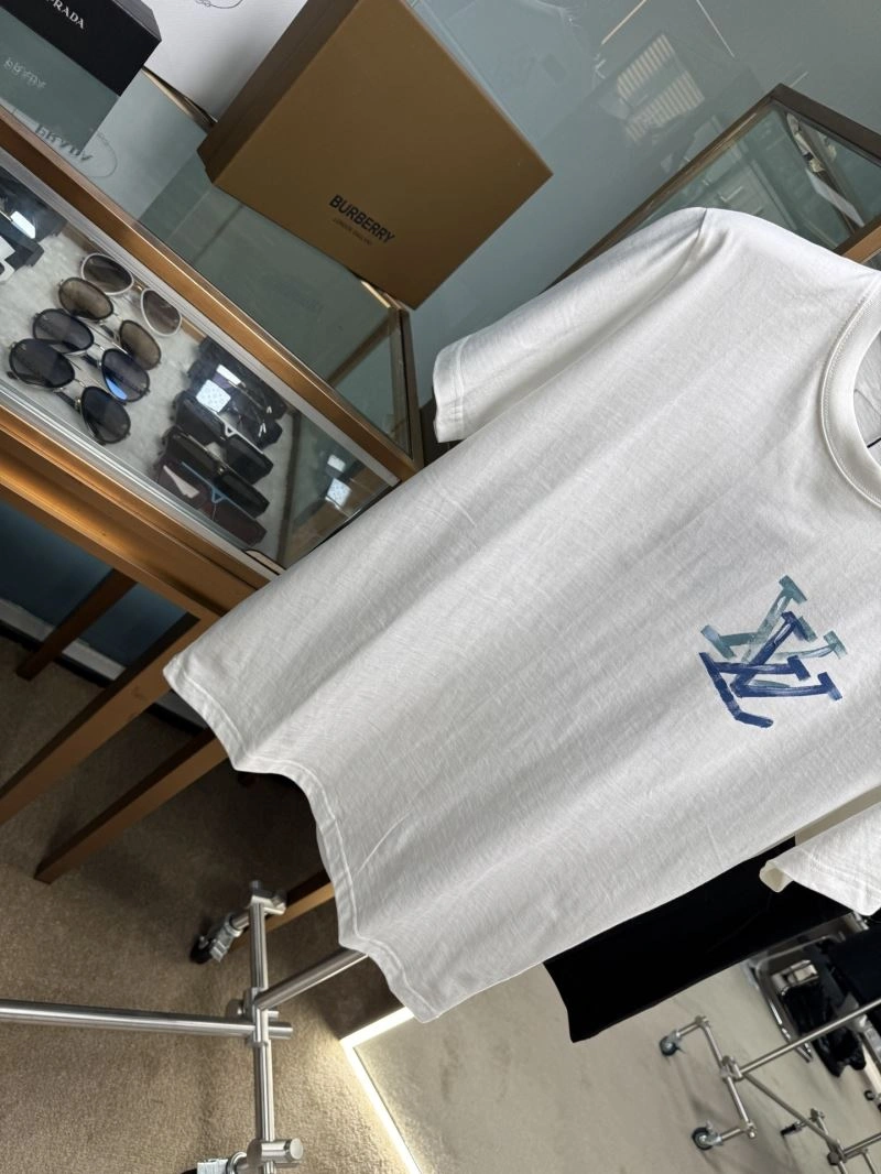 Premium Louis Vuitton T-Shirts 133346