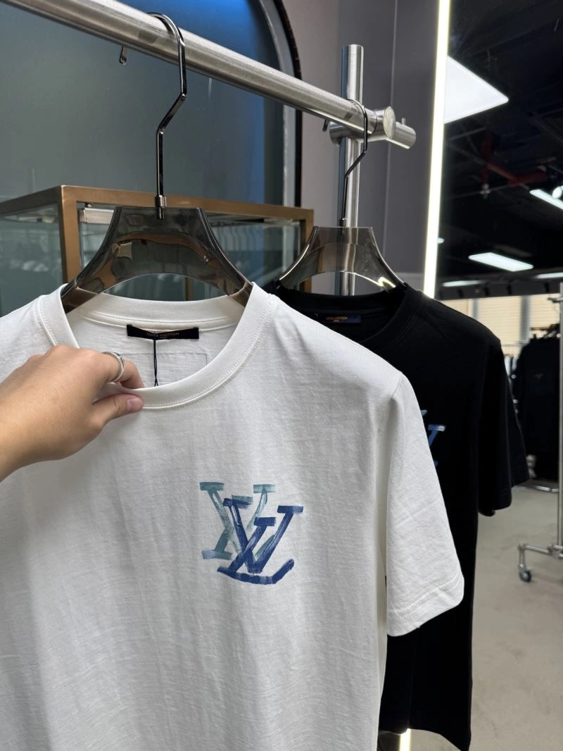 Premium Louis Vuitton T-Shirts 133346