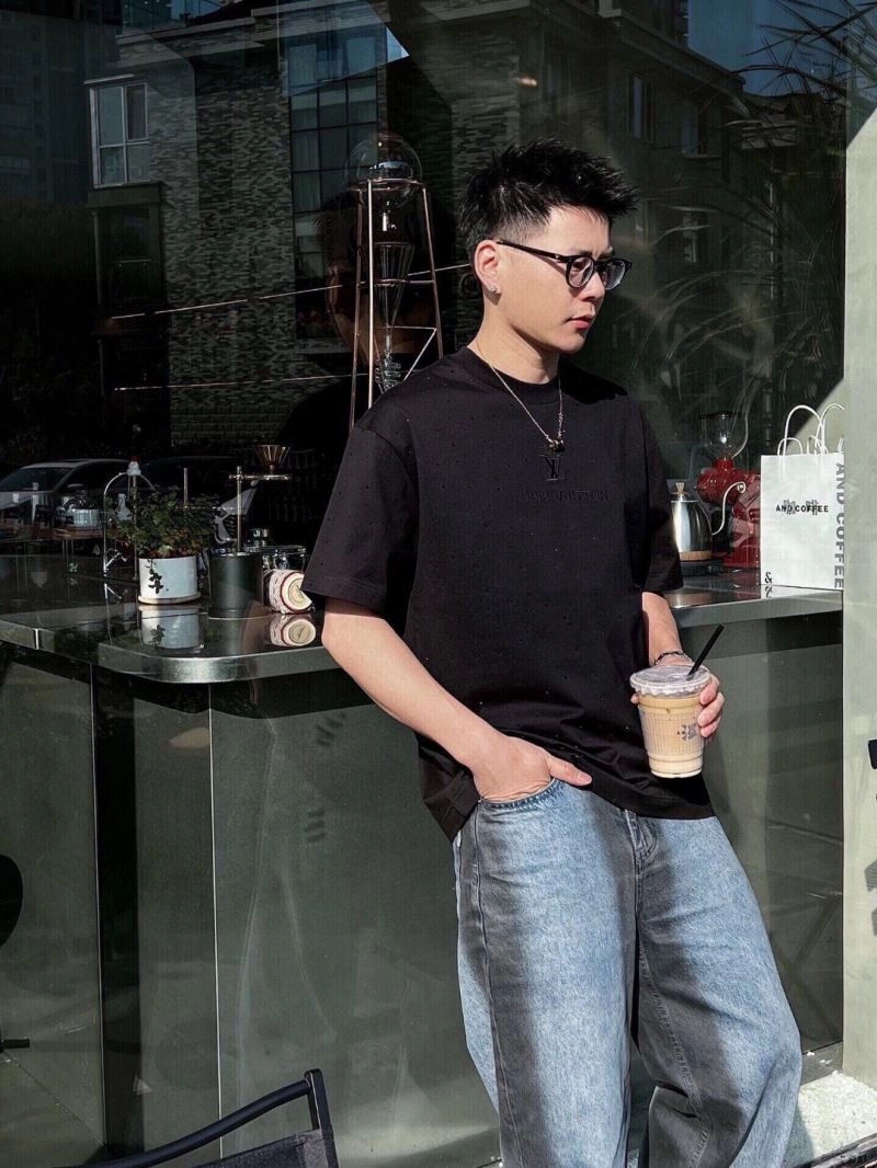 Louis Vuitton T-Shirts WrinkleFree 133344