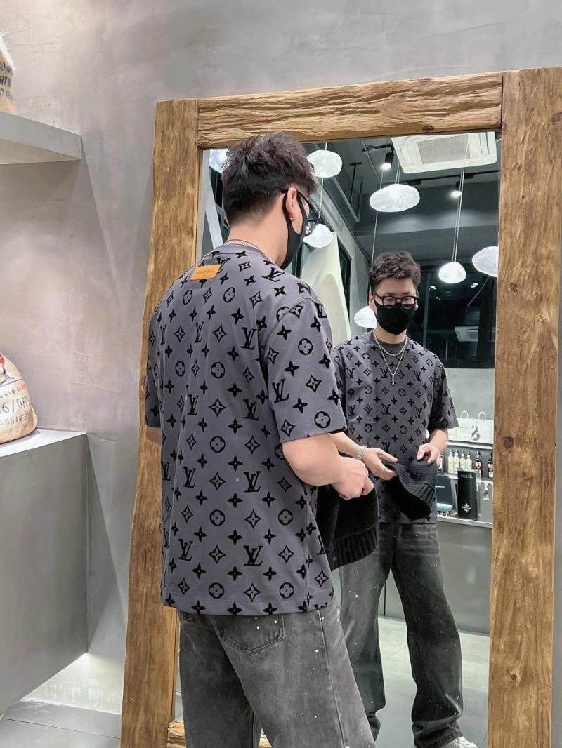 Upgraded Louis Vuitton T-Shirts 133334