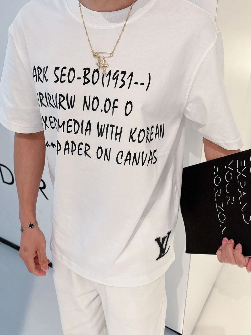 Contemporary Louis Vuitton T-Shirts 133341