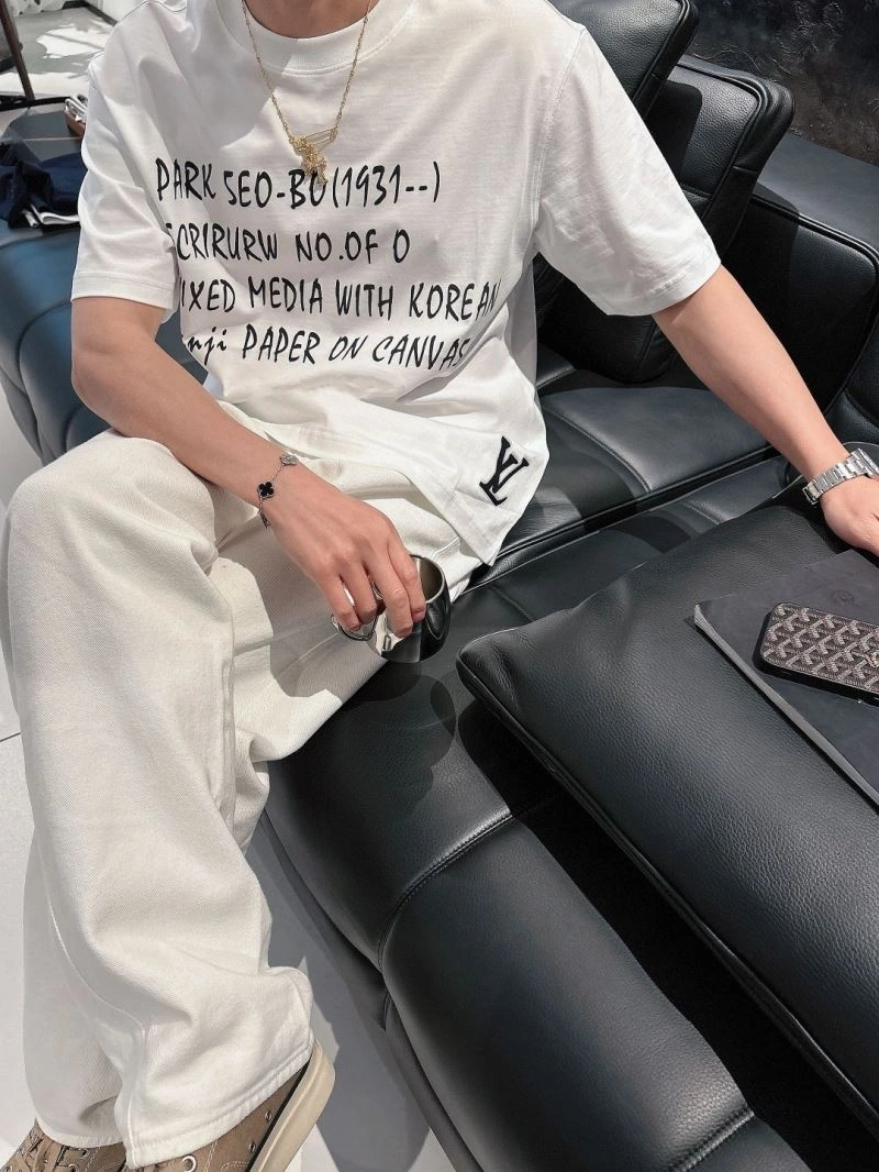 Contemporary Louis Vuitton T-Shirts 133341