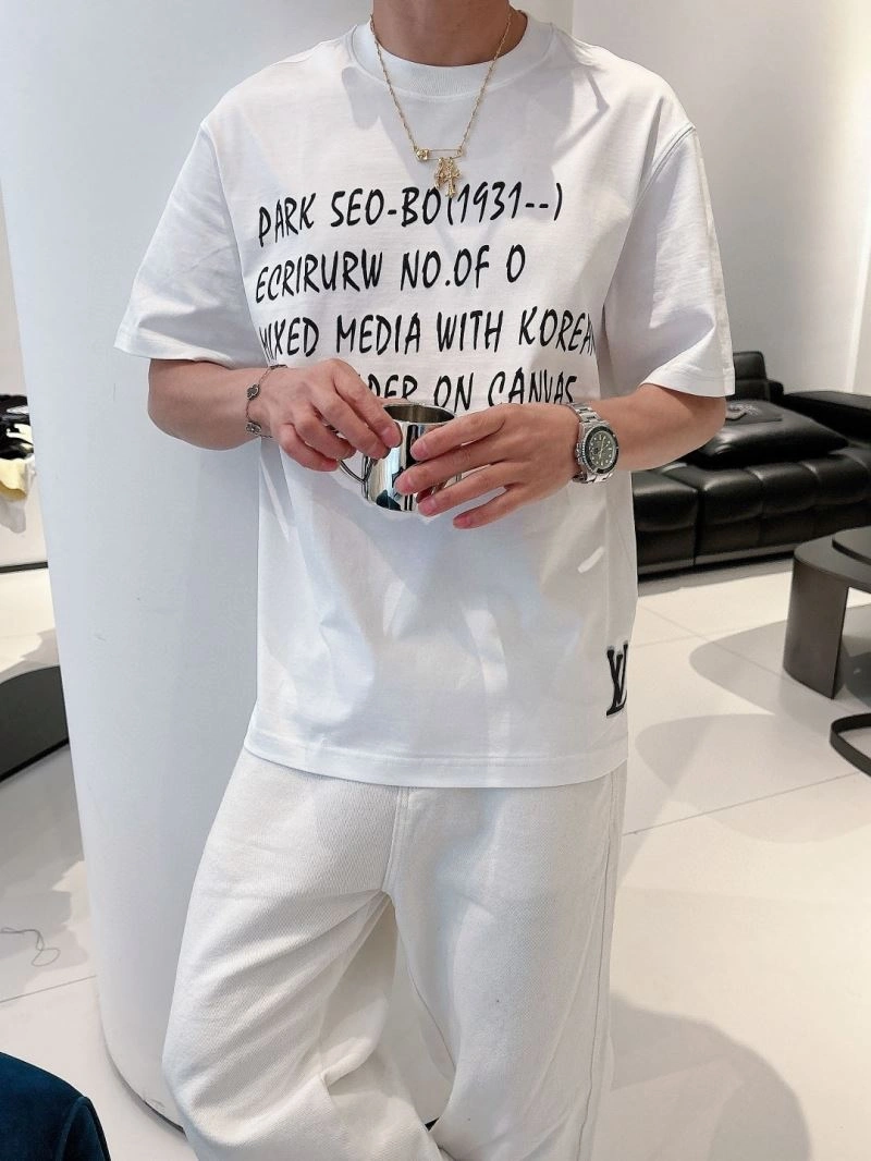 Contemporary Louis Vuitton T-Shirts 133341