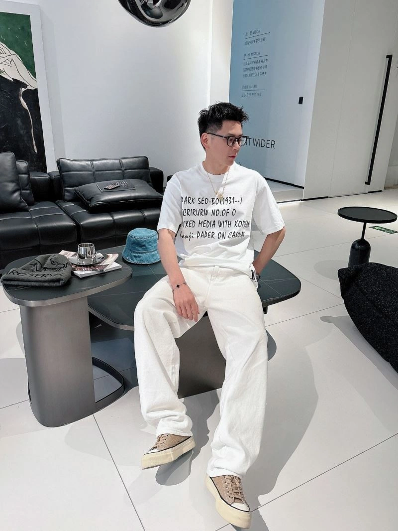 Contemporary Louis Vuitton T-Shirts 133341