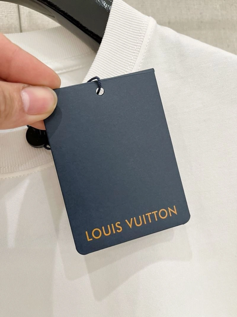 Snug Louis Vuitton T-Shirts 133324