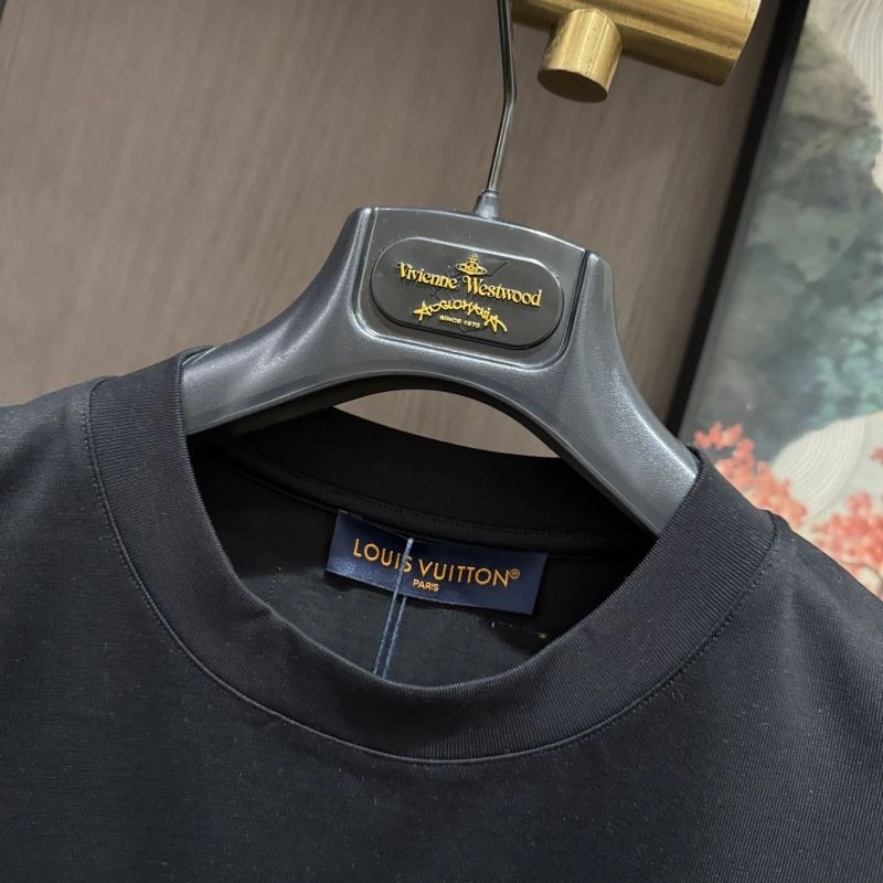 Refined Louis Vuitton T-Shirts 133339