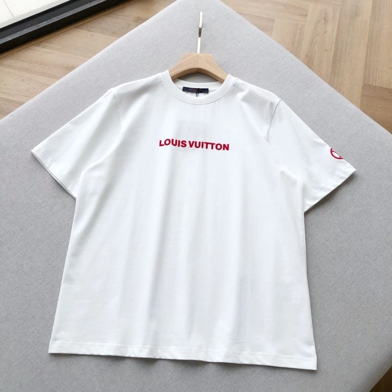 Functional Louis Vuitton T-Shirts 133328