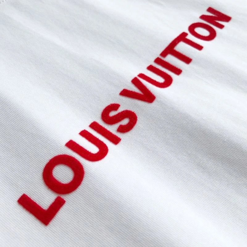 Functional Louis Vuitton T-Shirts 133328
