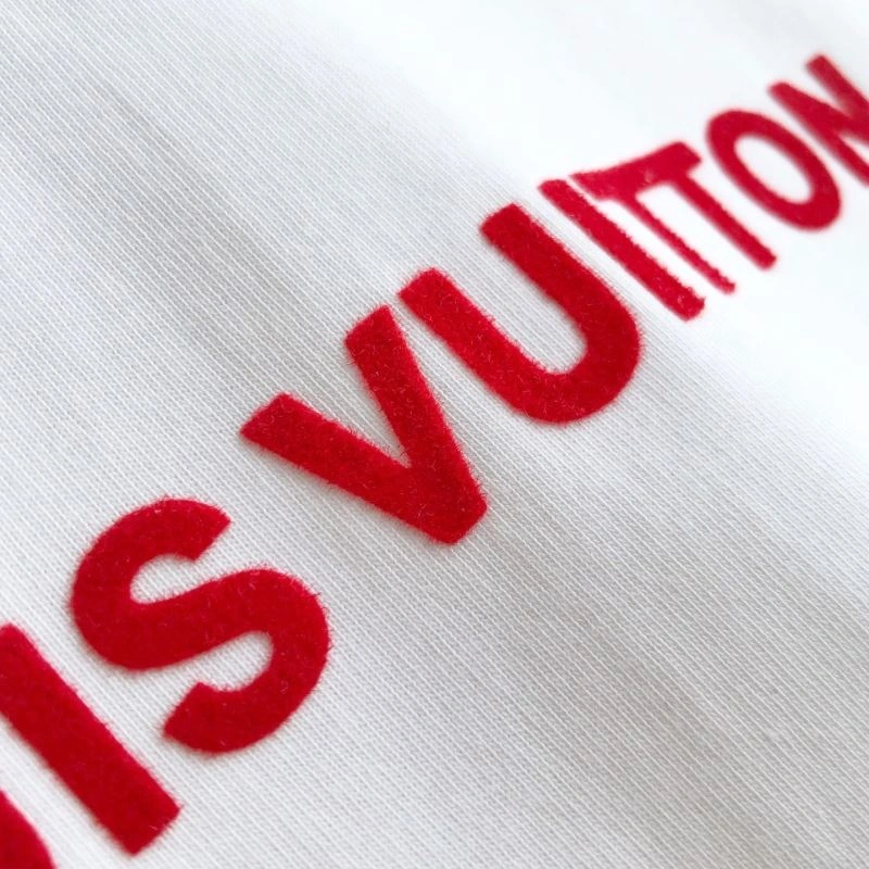Functional Louis Vuitton T-Shirts 133328