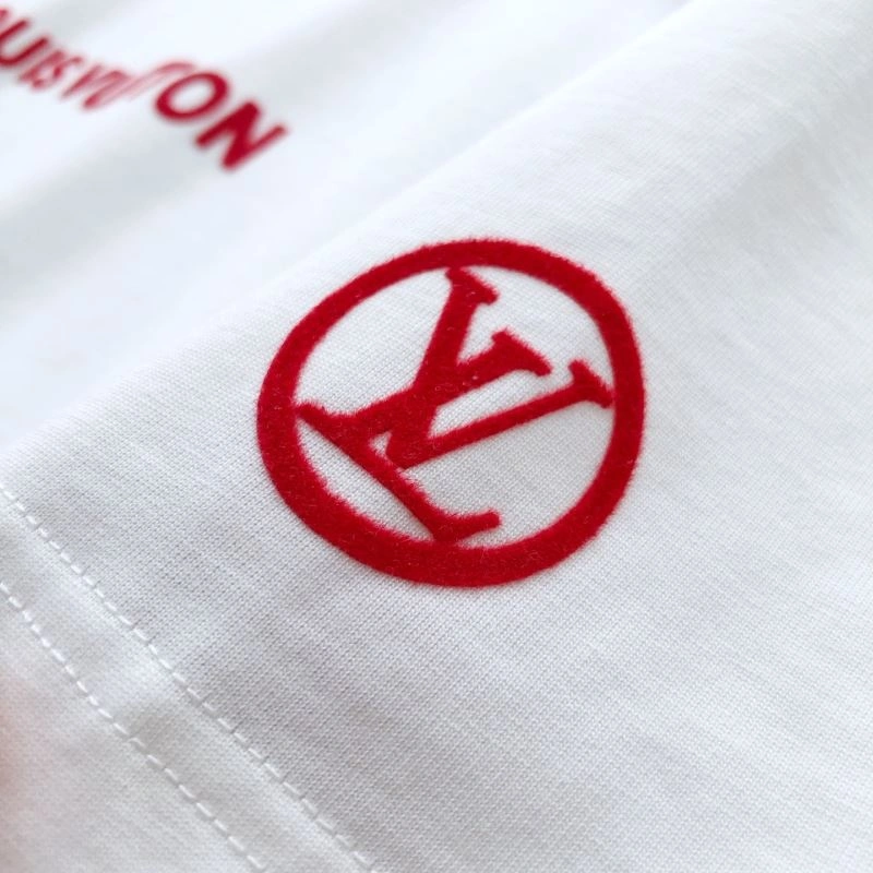 Functional Louis Vuitton T-Shirts 133328