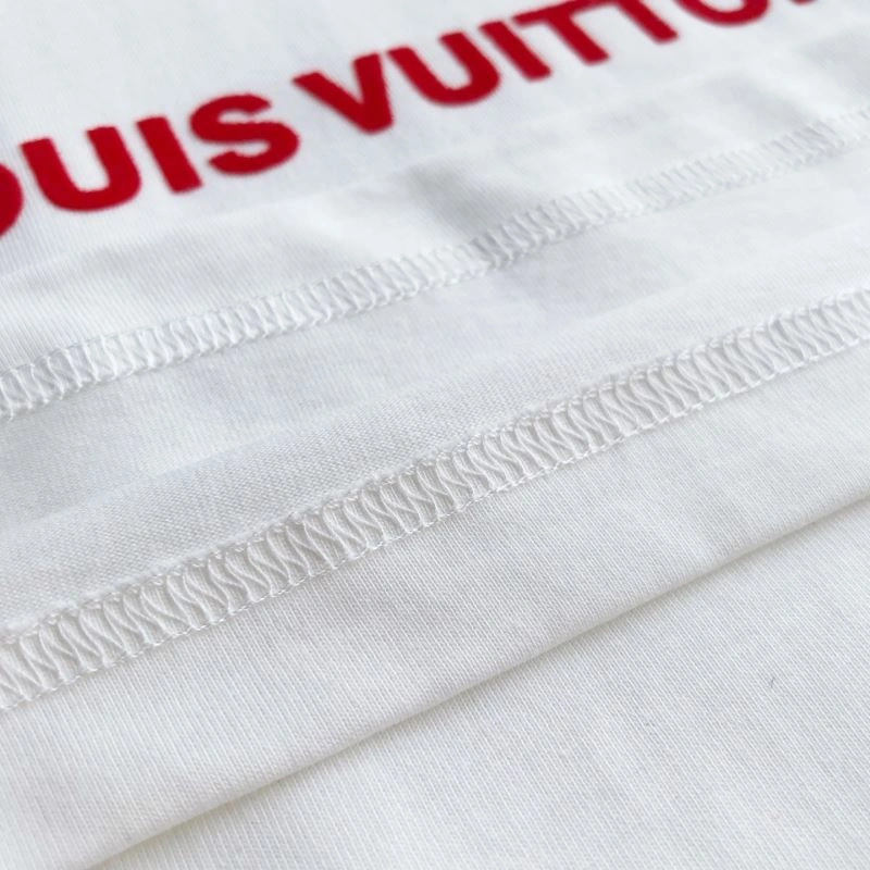 Functional Louis Vuitton T-Shirts 133328