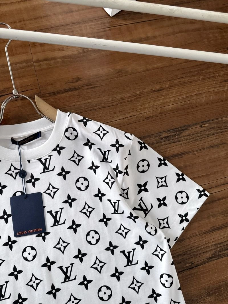 WellDesigned Louis Vuitton T-Shirts 133274