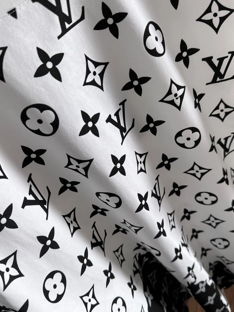 WellDesigned Louis Vuitton T-Shirts 133274