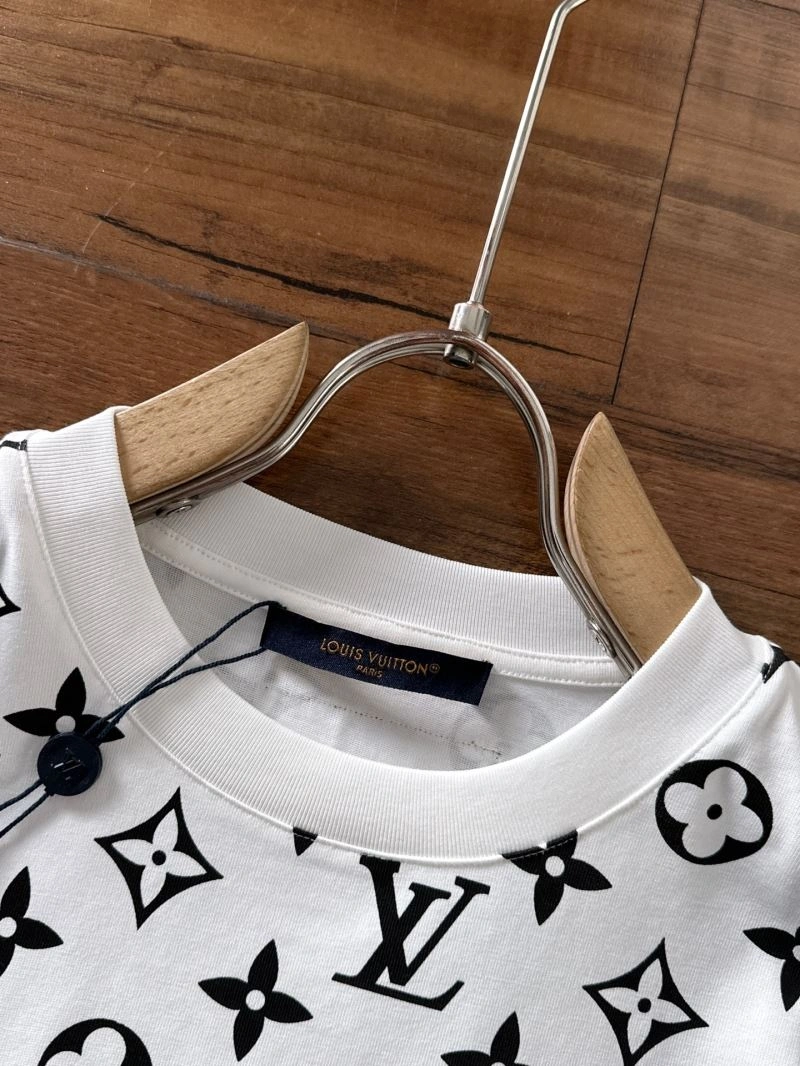 WellDesigned Louis Vuitton T-Shirts 133274