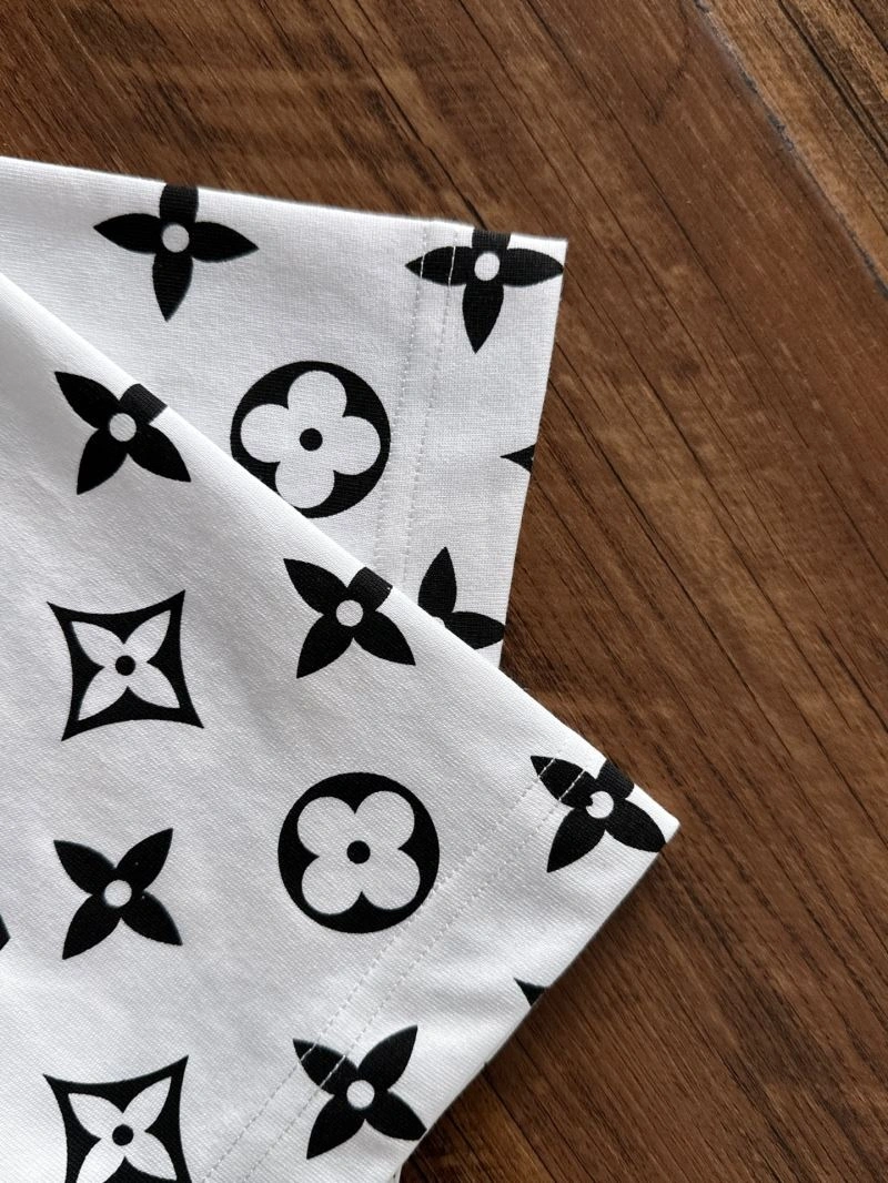 WellDesigned Louis Vuitton T-Shirts 133274