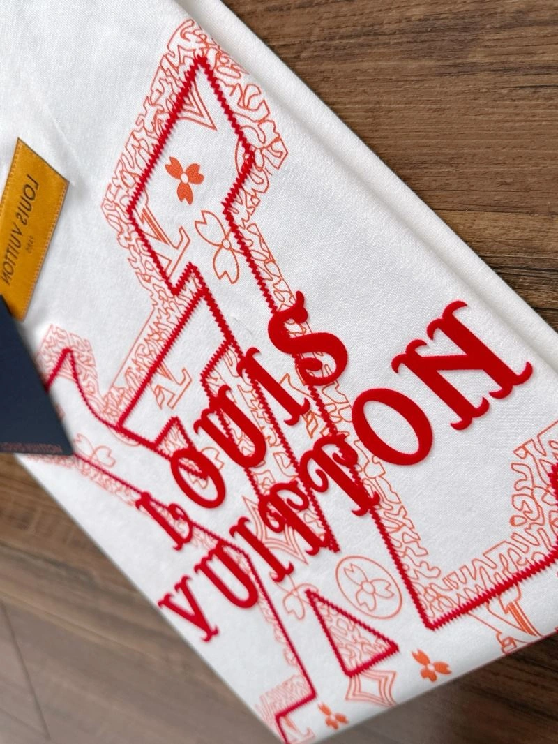 Elegant Louis Vuitton T-Shirts 133275