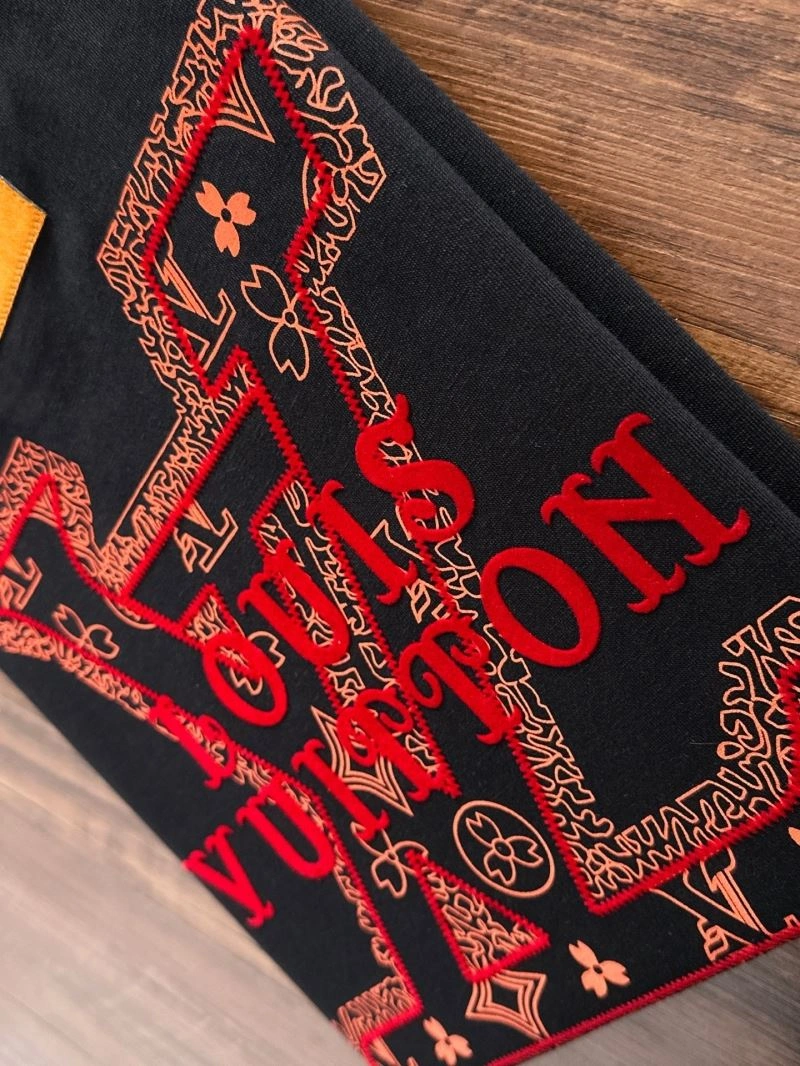 Contemporary Louis Vuitton T-Shirts 133291