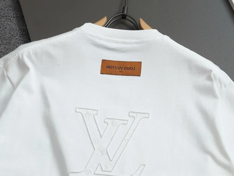 Practical Louis Vuitton T-Shirts 133299