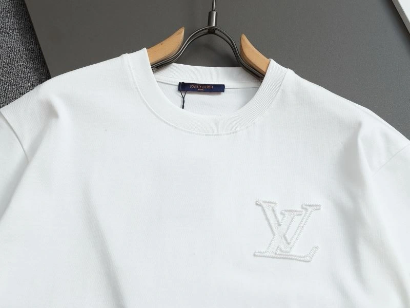 Practical Louis Vuitton T-Shirts 133299