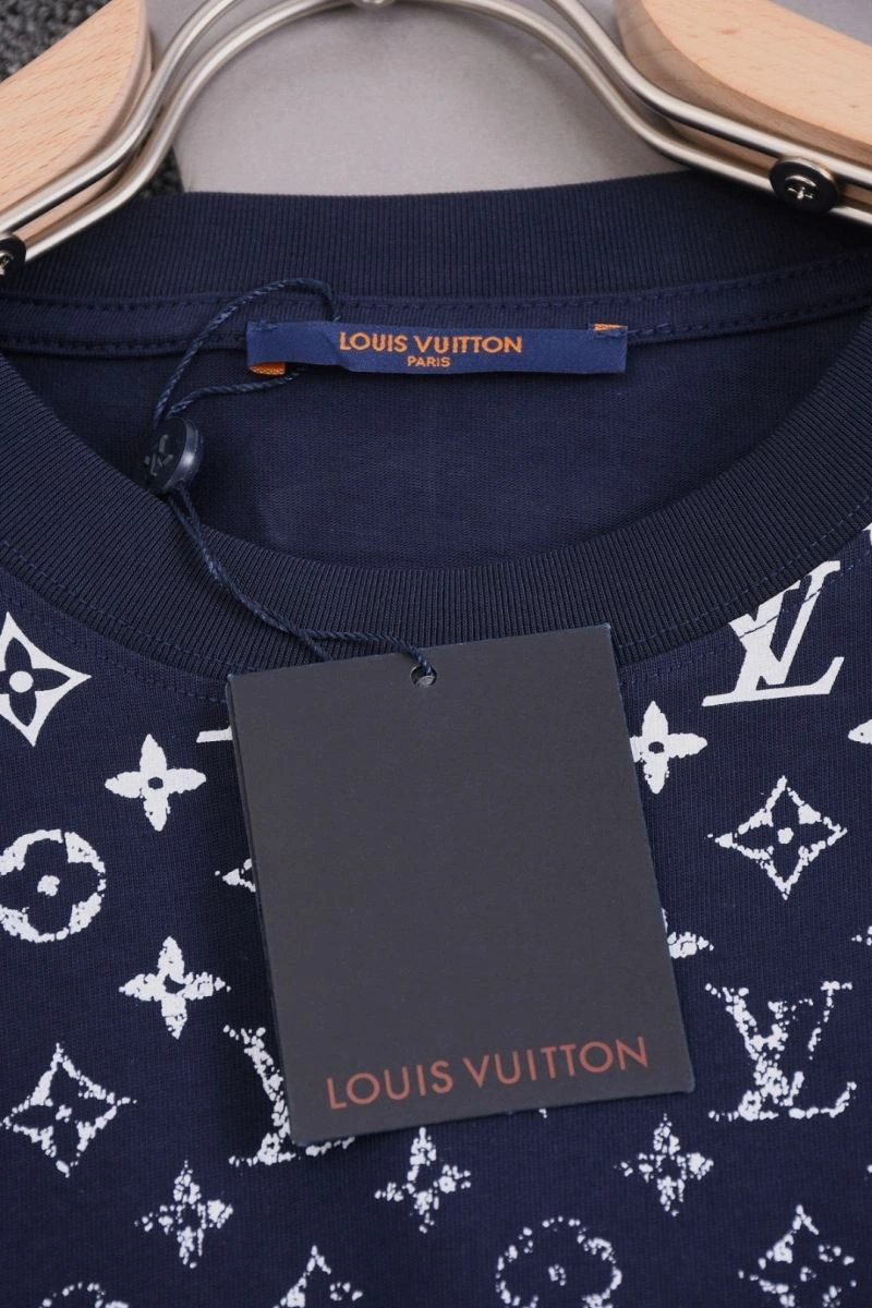 Functional Louis Vuitton T-Shirts 133267