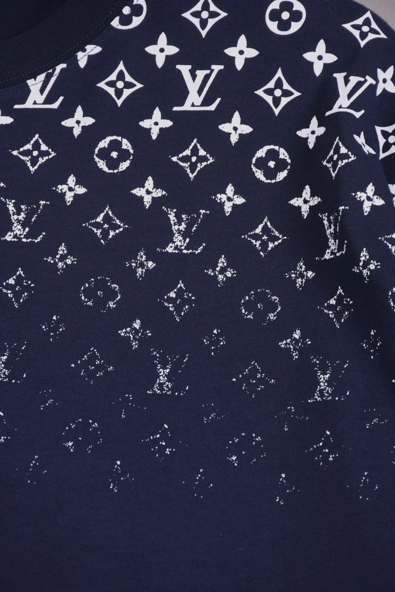 Functional Louis Vuitton T-Shirts 133267