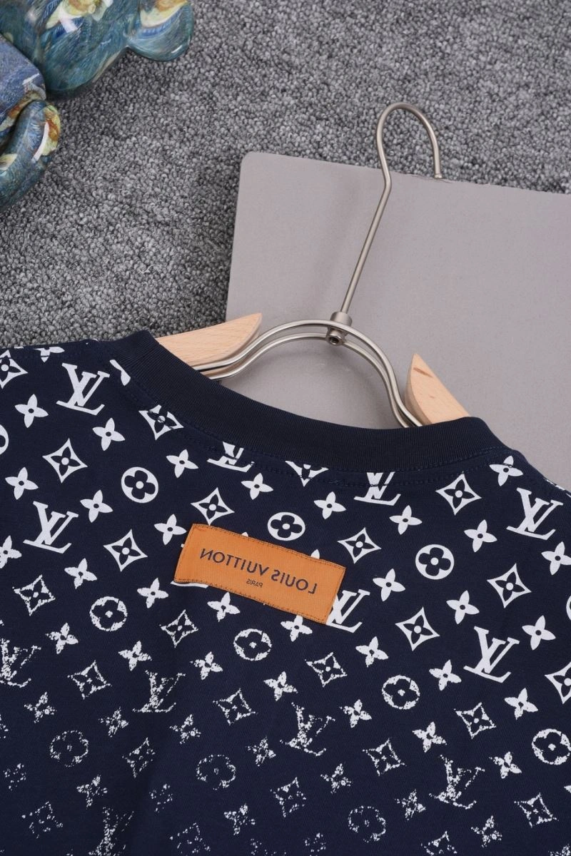 Functional Louis Vuitton T-Shirts 133267