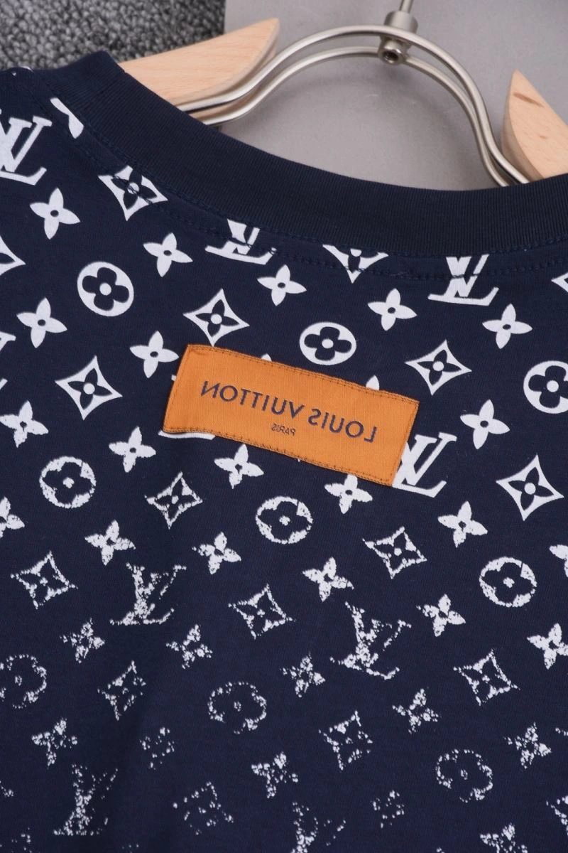Functional Louis Vuitton T-Shirts 133267