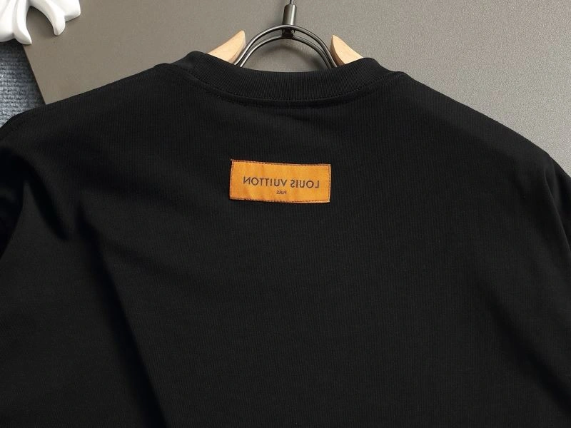 Louis Vuitton T-Shirts Refined 133256